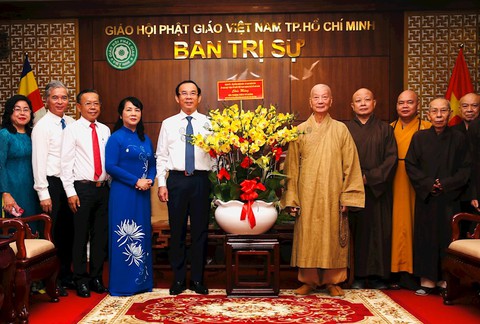 Bí thư Thành ủy TP.HCM thăm, chúc mừng Pháp chủ Hội đồng Chứng minh Giáo hội Phật giáo VN - Ảnh 2. Bí thư Thành ủy TP.HCM thăm, chúc mừng Pháp chủ Hội đồng Chứng minh Giáo hội Phật giáo VN - Ảnh 2.
