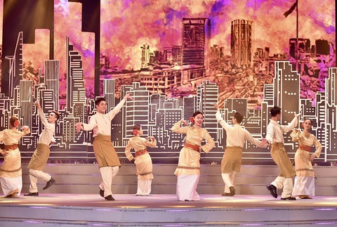 Lễ hội phố đi bộ Nguyễn Huệ ‘níu chân’ du khách nước ngoài - Ảnh 3. Lễ hội phố đi bộ Nguyễn Huệ ‘níu chân’ du khách nước ngoài - Ảnh 3.