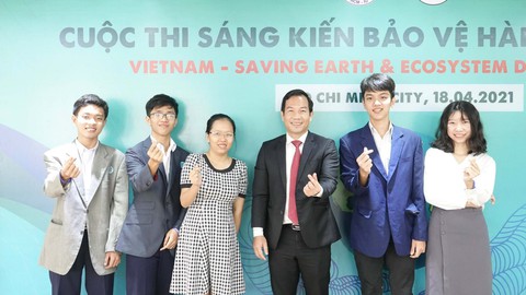 Từ vùng quê nghèo đến giáo sư trẻ nhất - Ảnh 3. Từ vùng quê nghèo đến giáo sư trẻ nhất - Ảnh 3.