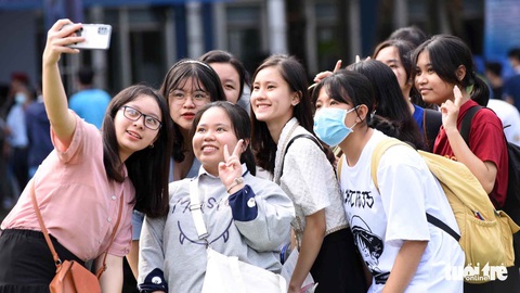 Sống ảo với nick thật nhưng sống thật với nick ảo - Ảnh 1. Sống ảo với nick thật nhưng sống thật với nick ảo - Ảnh 1.