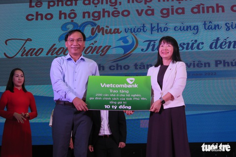 Niềm vui nhân đôi trong lễ trao học bổng ‘Tiếp sức đến trường’ tại Phú Yên - Ảnh 17. Niềm vui nhân đôi trong lễ trao học bổng ‘Tiếp sức đến trường’ tại Phú Yên - Ảnh 17.