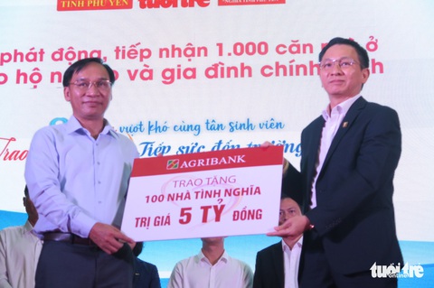 Niềm vui nhân đôi trong lễ trao học bổng ‘Tiếp sức đến trường’ tại Phú Yên - Ảnh 15. Niềm vui nhân đôi trong lễ trao học bổng ‘Tiếp sức đến trường’ tại Phú Yên - Ảnh 15.