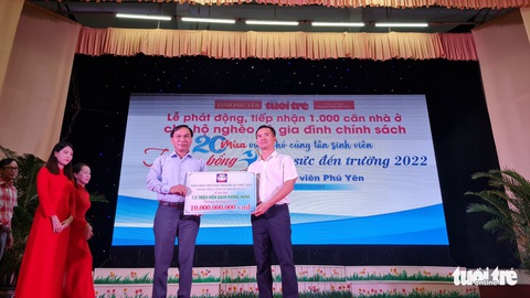 Niềm vui nhân đôi trong lễ trao học bổng ‘Tiếp sức đến trường’ tại Phú Yên - Ảnh 22. Niềm vui nhân đôi trong lễ trao học bổng ‘Tiếp sức đến trường’ tại Phú Yên - Ảnh 22.