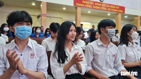 Niềm vui nhân đôi trong lễ trao học bổng ‘Tiếp sức đến trường’ tại Phú Yên - Ảnh 1. Niềm vui nhân đôi trong lễ trao học bổng ‘Tiếp sức đến trường’ tại Phú Yên - Ảnh 1.