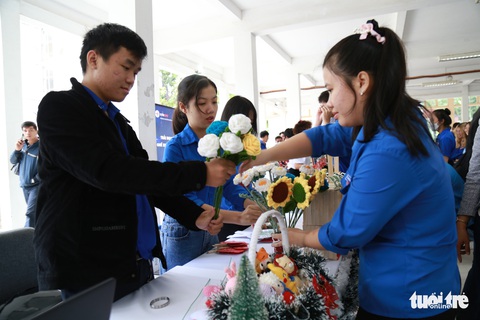 Chiếc mũ bảo hiểm, bồn rửa tay... kỳ lạ ở Đà Nẵng - Ảnh 4. Chiếc mũ bảo hiểm, bồn rửa tay... kỳ lạ ở Đà Nẵng - Ảnh 4.