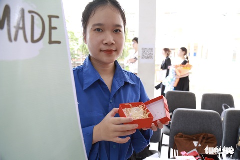 Chiếc mũ bảo hiểm, bồn rửa tay... kỳ lạ ở Đà Nẵng - Ảnh 2. Chiếc mũ bảo hiểm, bồn rửa tay... kỳ lạ ở Đà Nẵng - Ảnh 2.