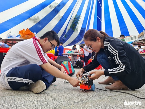 Học sinh trung học phổ thông TP.HCM thi sáng tạo robot - Ảnh 5. Học sinh trung học phổ thông TP.HCM thi sáng tạo robot - Ảnh 5.