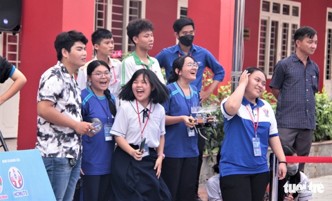 Học sinh trung học phổ thông TP.HCM thi sáng tạo robot - Ảnh 7. Học sinh trung học phổ thông TP.HCM thi sáng tạo robot - Ảnh 7.