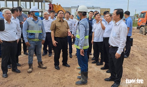 Thủ tướng khảo sát các công trình giao thông trọng điểm tại Bình Dương - Ảnh 3. Thủ tướng khảo sát các công trình giao thông trọng điểm tại Bình Dương - Ảnh 3.