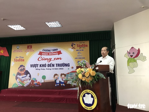 Trao 100 học bổng và 2 suất du học toàn phần cho học sinh Đồng Tháp - Ảnh 1. Trao 100 học bổng và 2 suất du học toàn phần cho học sinh Đồng Tháp - Ảnh 1.