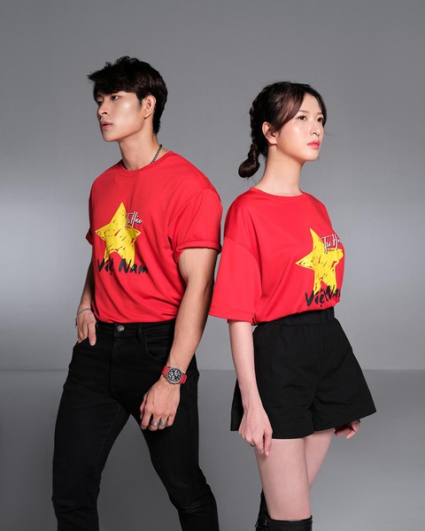 FPT Play chính thức mở bán mẫu áo cổ vũ đội tuyển bóng đá Việt Nam - Ảnh 2. FPT Play chính thức mở bán mẫu áo cổ vũ đội tuyển bóng đá Việt Nam - Ảnh 2.