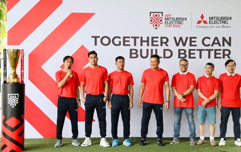 Bộ đôi cựu danh thủ tin tuyển Việt Nam vô địch AFF Cup 2022 - Ảnh 1. Bộ đôi cựu danh thủ tin tuyển Việt Nam vô địch AFF Cup 2022 - Ảnh 1.