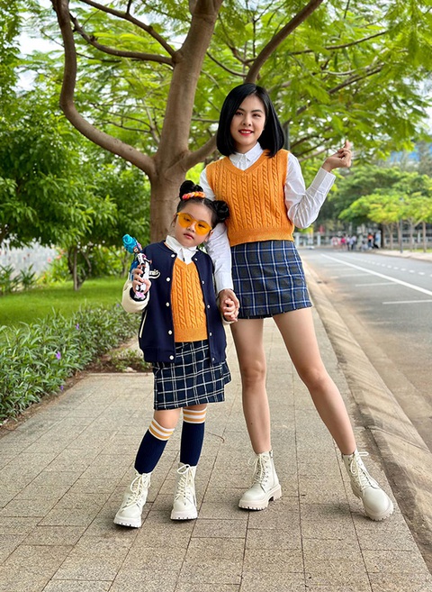 Ảnh vui sao Việt 3-12: Lệ Quyên tươi rói cùng tình trẻ đi xem show âm nhạc - Ảnh 7. Ảnh vui sao Việt 3-12: Lệ Quyên tươi rói cùng tình trẻ đi xem show âm nhạc - Ảnh 7.