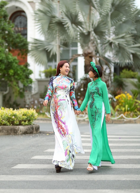 Bà xã Bình Minh tiết lộ bí quyết giúp hai con gái có chiều cao vượt trội - Ảnh 7. Bà xã Bình Minh tiết lộ bí quyết giúp hai con gái có chiều cao vượt trội - Ảnh 7.