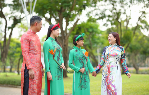 Bà xã Bình Minh tiết lộ bí quyết giúp hai con gái có chiều cao vượt trội - Ảnh 1. Bà xã Bình Minh tiết lộ bí quyết giúp hai con gái có chiều cao vượt trội - Ảnh 1.
