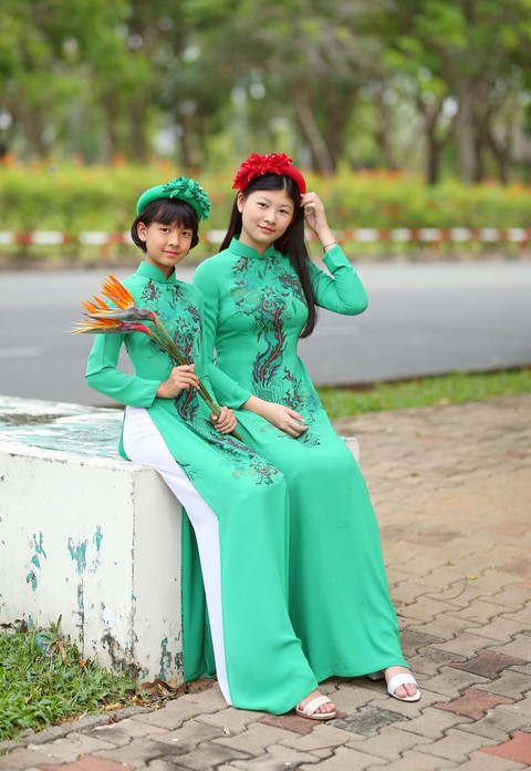 Bà xã Bình Minh tiết lộ bí quyết giúp hai con gái có chiều cao vượt trội - Ảnh 2. Bà xã Bình Minh tiết lộ bí quyết giúp hai con gái có chiều cao vượt trội - Ảnh 2.