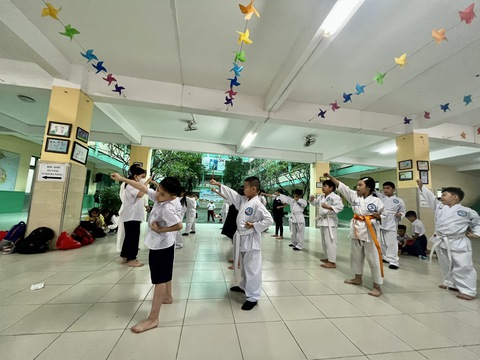 66 bài tập mỗi tuần, học sinh thở không nổi - Ảnh 1. 66 bài tập mỗi tuần, học sinh thở không nổi - Ảnh 1.