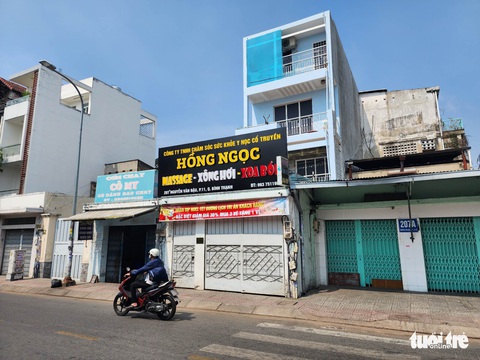 Cơ sở y học cổ truyền Hồng Ngọc cho nhân viên tắm chung, kích dục cho khách - Ảnh 1. Cơ sở y học cổ truyền Hồng Ngọc cho nhân viên tắm chung, kích dục cho khách - Ảnh 1.
