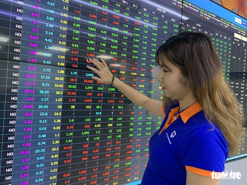 Chứng khoán 2022: Giảm 52% so với đỉnh lịch sử, nhưng khối ngoại vẫn mạnh dạn mua ròng - Ảnh 1. Chứng khoán 2022: Giảm 52% so với đỉnh lịch sử, nhưng khối ngoại vẫn mạnh dạn mua ròng - Ảnh 1.