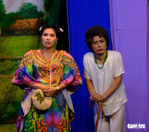 Ngọc Trinh - Hòa Hiệp từ tình nhân trở thành… mẹ con - Ảnh 4. Ngọc Trinh - Hòa Hiệp từ tình nhân trở thành… mẹ con - Ảnh 4.