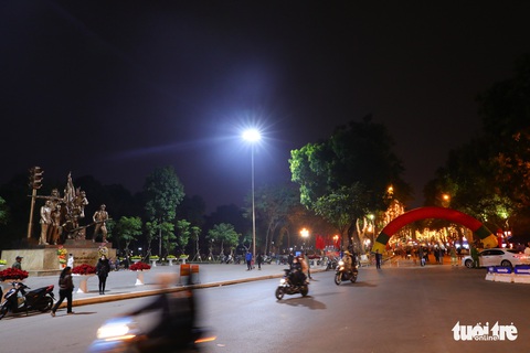 Phố đi bộ Trần Nhân Tông chính thức mở cửa phục vụ người dân thủ đô - Ảnh 3. Phố đi bộ Trần Nhân Tông chính thức mở cửa phục vụ người dân thủ đô - Ảnh 3.