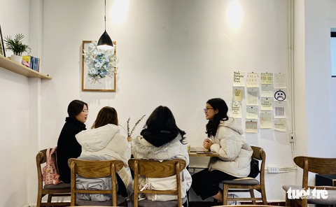 Cô gái gen Z: Chúng em xin phép nói to được không ạ? - Ảnh 1. Cô gái gen Z: Chúng em xin phép nói to được không ạ? - Ảnh 1.