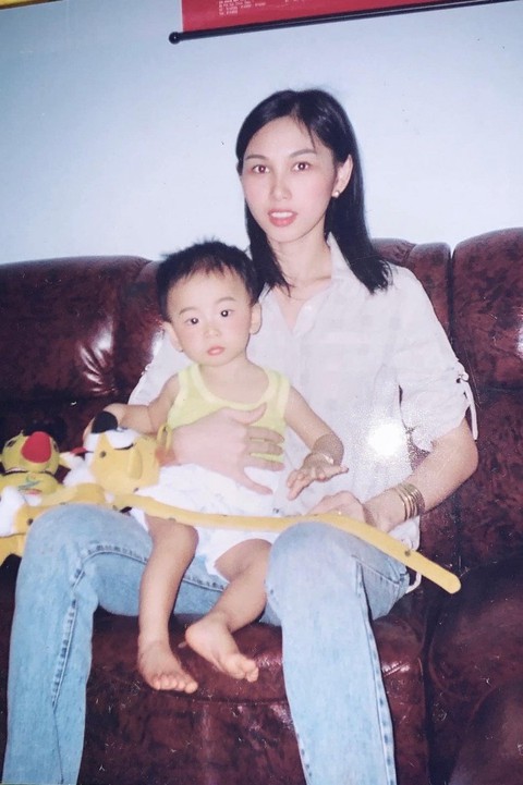 Mẹ ruột Hoa hậu Thùy Tiên bóc phốt con gái ‘chôm’ hết đồ bộ đi quay show - Ảnh 5. Mẹ ruột Hoa hậu Thùy Tiên bóc phốt con gái ‘chôm’ hết đồ bộ đi quay show - Ảnh 5.