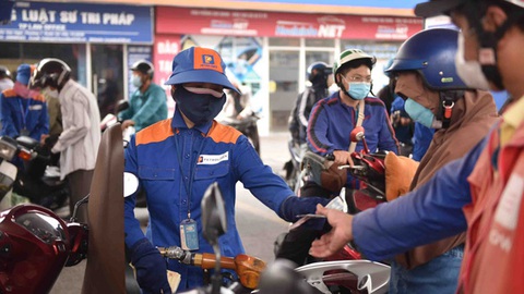 Chính phủ đề xuất giảm thuế bảo vệ môi trường với xăng dầu xuống mức sàn trong năm 2023 - Ảnh 1. Chính phủ đề xuất giảm thuế bảo vệ môi trường với xăng dầu xuống mức sàn trong năm 2023 - Ảnh 1.