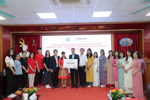 Herbalife Việt Nam trao học bổng cho Viện Đào Tạo Y Học Dự Phòng và Y Tế Công Cộng - Ảnh 2. Herbalife Việt Nam trao học bổng cho Viện Đào Tạo Y Học Dự Phòng và Y Tế Công Cộng - Ảnh 2.