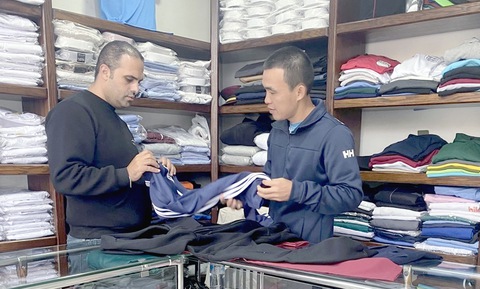 Phạm Quang Anh nếm mật nằm gai đi tìm đơn hàng - Ảnh 1. Phạm Quang Anh nếm mật nằm gai đi tìm đơn hàng - Ảnh 1.
