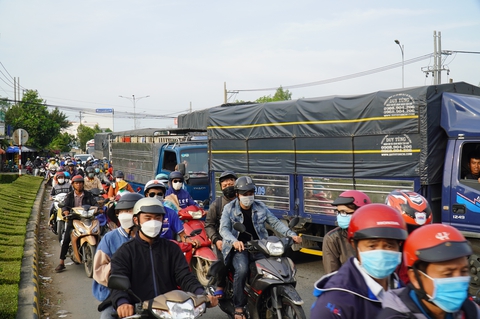 Kẹt xe điểm cầu Rạch Miễu từ sáng đến chiều trong ngày cuối năm - Ảnh 1. Kẹt xe điểm cầu Rạch Miễu từ sáng đến chiều trong ngày cuối năm - Ảnh 1.