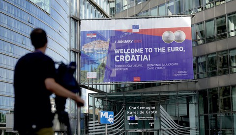 10 năm sau khi gia nhập EU, dân Croatia bắt đầu xài đồng euro - Ảnh 1. 10 năm sau khi gia nhập EU, dân Croatia bắt đầu xài đồng euro - Ảnh 1.