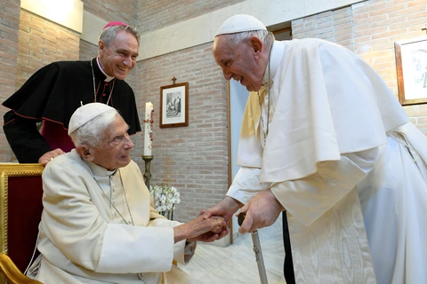 Cựu Giáo hoàng Benedict XVI qua đời - Ảnh 1. Cựu Giáo hoàng Benedict XVI qua đời - Ảnh 1.