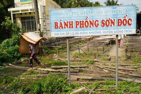 Làng nghề bánh tráng Mỹ Lồng, bánh phồng Sơn Đốc tất bật ngày giáp Tết - Ảnh 6. Làng nghề bánh tráng Mỹ Lồng, bánh phồng Sơn Đốc tất bật ngày giáp Tết - Ảnh 6.