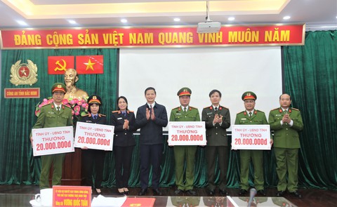Vụ vợ chồng giáo viên bị sát hại: Nghi phạm khai giết người để ngăn cản đám cưới của bạn gái - Ảnh 2. Vụ vợ chồng giáo viên bị sát hại: Nghi phạm khai giết người để ngăn cản đám cưới của bạn gái - Ảnh 2.