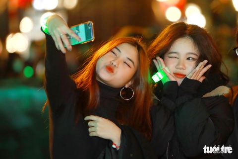 Rộn ràng pháo hoa chào đón năm mới 2023 - Ảnh 25. Rộn ràng pháo hoa chào đón năm mới 2023 - Ảnh 25.
