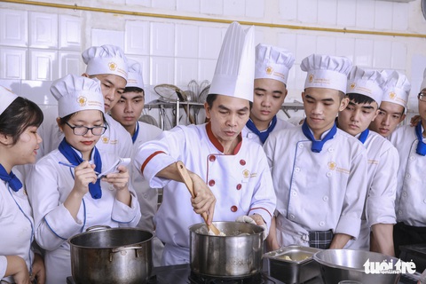 Bạn đọc báo Tuổi Trẻ bình chọn 10 sự kiện giáo dục, khoa học tiêu biểu năm 2022 - Ảnh 6. Bạn đọc báo Tuổi Trẻ bình chọn 10 sự kiện giáo dục, khoa học tiêu biểu năm 2022 - Ảnh 6.