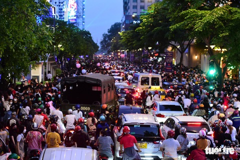Rộn ràng pháo hoa chào đón năm mới 2023 - Ảnh 31. Rộn ràng pháo hoa chào đón năm mới 2023 - Ảnh 31.