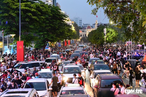 Rộn ràng pháo hoa chào đón năm mới 2023 - Ảnh 29. Rộn ràng pháo hoa chào đón năm mới 2023 - Ảnh 29.