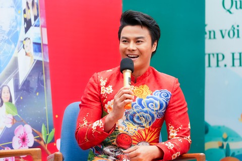 Ra mắt giai phẩm Tuổi Trẻ Xuân Quý Mão: Nghệ sĩ Kim Cương rưng rưng nhớ mẹ ngày xuân - Ảnh 4. Ra mắt giai phẩm Tuổi Trẻ Xuân Quý Mão: Nghệ sĩ Kim Cương rưng rưng nhớ mẹ ngày xuân - Ảnh 4.
