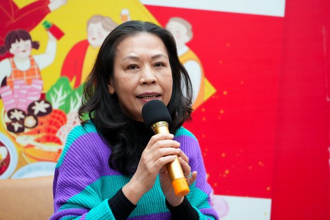 Ra mắt giai phẩm Tuổi Trẻ Xuân Quý Mão: Nghệ sĩ Kim Cương rưng rưng nhớ mẹ ngày xuân - Ảnh 8. Ra mắt giai phẩm Tuổi Trẻ Xuân Quý Mão: Nghệ sĩ Kim Cương rưng rưng nhớ mẹ ngày xuân - Ảnh 8.