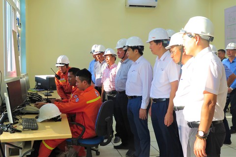 Dự án đường dây 500kV Vân Phong - Vĩnh Tân chính thức đóng điện - Ảnh 2. Dự án đường dây 500kV Vân Phong - Vĩnh Tân chính thức đóng điện - Ảnh 2.
