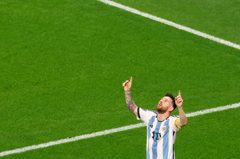 Giành vé tứ kết, Messi viết Thêm một bước nữa... - Ảnh 1. Giành vé tứ kết, Messi viết Thêm một bước nữa... - Ảnh 1.