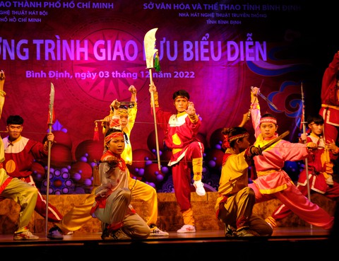 Hát bội, võ cổ truyền TP.HCM và Bình Định giao duyên trên sân khấu - Ảnh 6. Hát bội, võ cổ truyền TP.HCM và Bình Định giao duyên trên sân khấu - Ảnh 6.