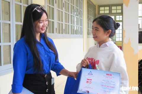 Học bổng Tiếp sức đến trường nhân đôi niềm vui cùng ngôi nhà mới - Ảnh 1. Học bổng Tiếp sức đến trường nhân đôi niềm vui cùng ngôi nhà mới - Ảnh 1.