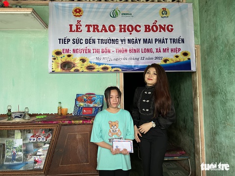 Cô tân sinh viên nghèo thủ khoa được tặng học bổng hơn 110 triệu đồng - Ảnh 3. Cô tân sinh viên nghèo thủ khoa được tặng học bổng hơn 110 triệu đồng - Ảnh 3.