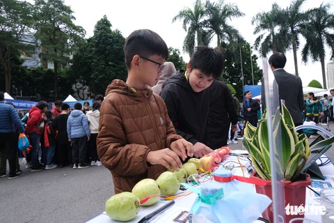 Bạn nhỏ Hà Nội hào hứng trải nghiệm không gian vũ trụ, thực tế ảo - Ảnh 4. Bạn nhỏ Hà Nội hào hứng trải nghiệm không gian vũ trụ, thực tế ảo - Ảnh 4.