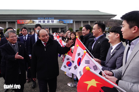 Chủ tịch nước Nguyễn Xuân Phúc đến Seoul, bắt đầu chuyến thăm Hàn Quốc - Ảnh 5. Chủ tịch nước Nguyễn Xuân Phúc đến Seoul, bắt đầu chuyến thăm Hàn Quốc - Ảnh 5.