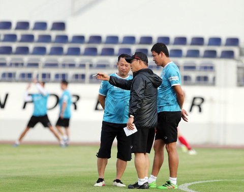 Chuẩn bị cho AFF Cup 2022, trung vệ Bùi Tiến Dũng vẫn phải tập riêng - Ảnh 2. Chuẩn bị cho AFF Cup 2022, trung vệ Bùi Tiến Dũng vẫn phải tập riêng - Ảnh 2.