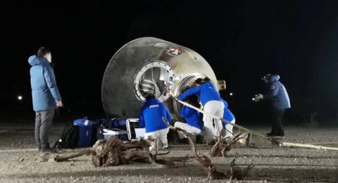 Tàu Thần Châu 14 và các phi hành gia về Trái đất an toàn - Ảnh 1. Tàu Thần Châu 14 và các phi hành gia về Trái đất an toàn - Ảnh 1.